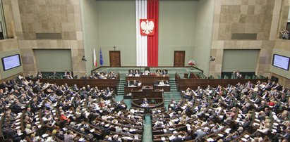 Poseł straci mandat za wystąpienie z partii?