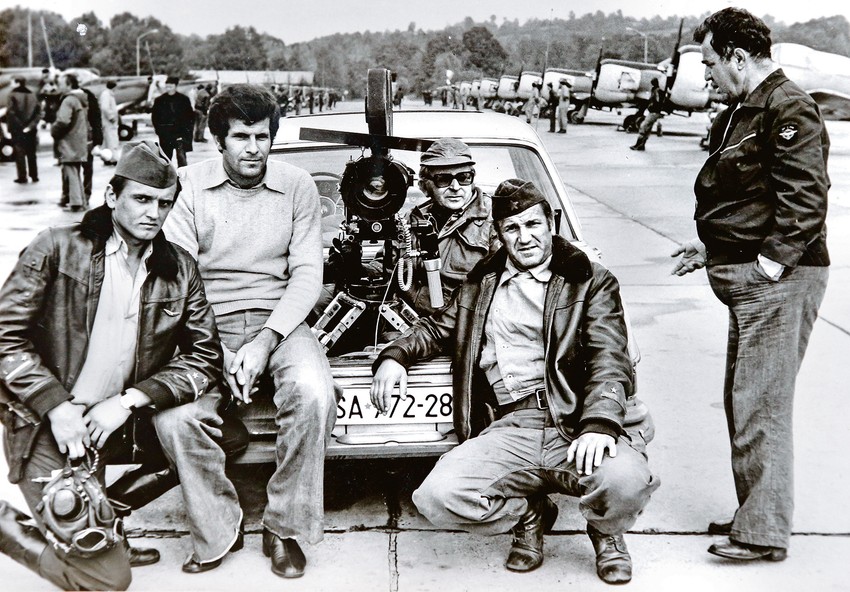 Sa snimanja “Ekadrile” (zdesna): Hajrudin Šiba Krvavac, Bata Živojinović, Drago Resner, Mensur Čolaković i Radoš Bajić