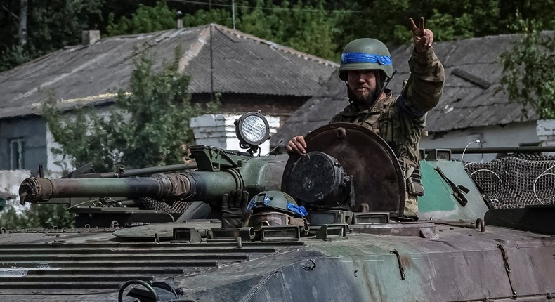 Ukrainian servicemen riding in a BMP-1 infantry fighting vehicle near the Russian border on August 10, 2024.Viacheslav Ratynskyi