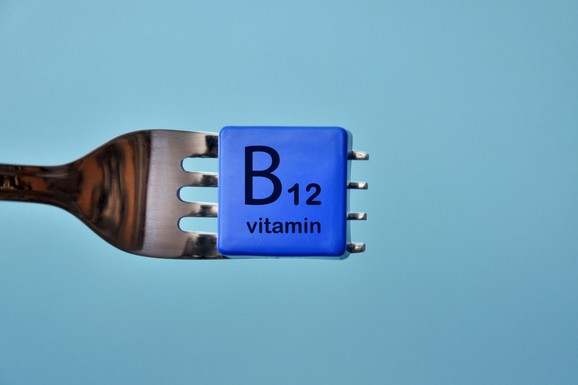 Znaci nedostatka vitamina B12 na licu, očima i ustima