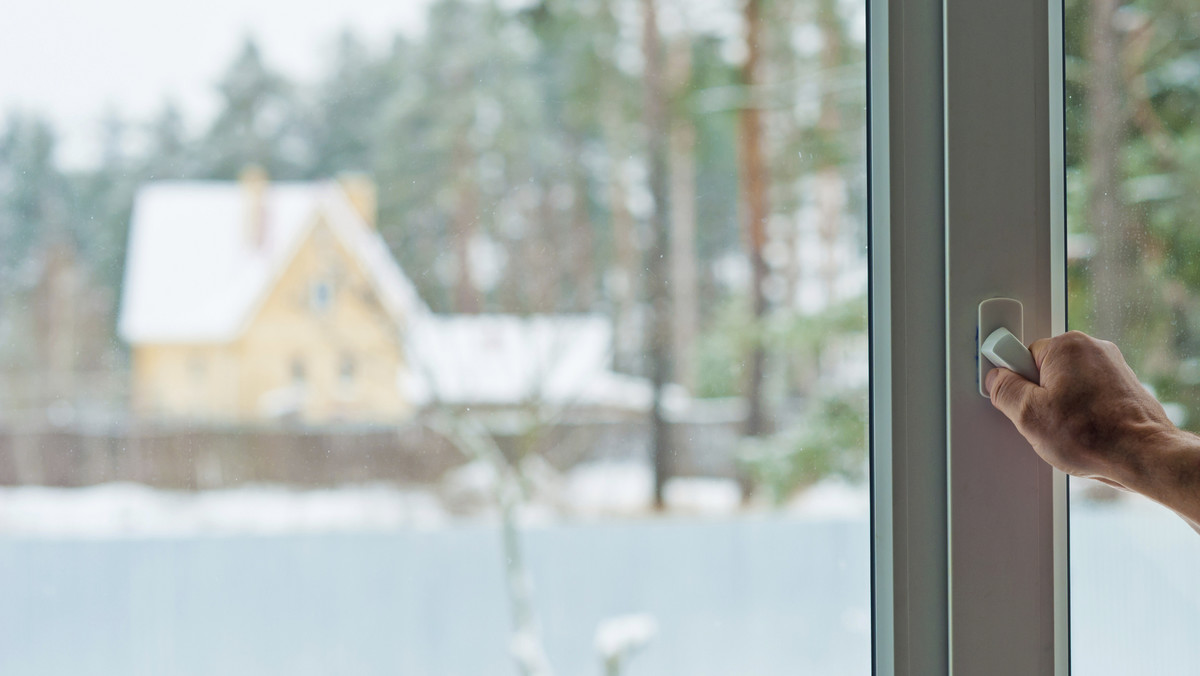 Kobieta wystawiła wózek z siedmiomiesięcznym synem na balkon, by szybciej usnął. Chłopiec zmarł z wychłodzenia. Rosyjskie władze wszczęły śledztwo w tej sprawie - informuje "Independent". 