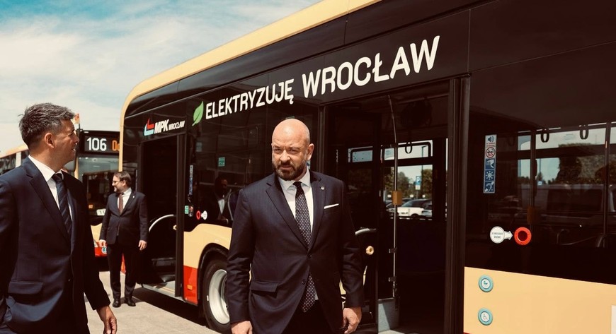 MPK chce, aby elektryczne autobusy na lotnisko jeździły jeszcze w wakacje