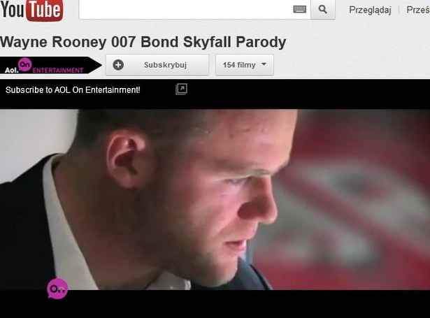 Rooney wcielił się w Jamesa Bonda. Parodiuje zwiastun filmu "Skyfall"