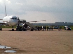 Pasażerowie zabarykadowali się w toalecie. F-16 poderwały się z ziemi