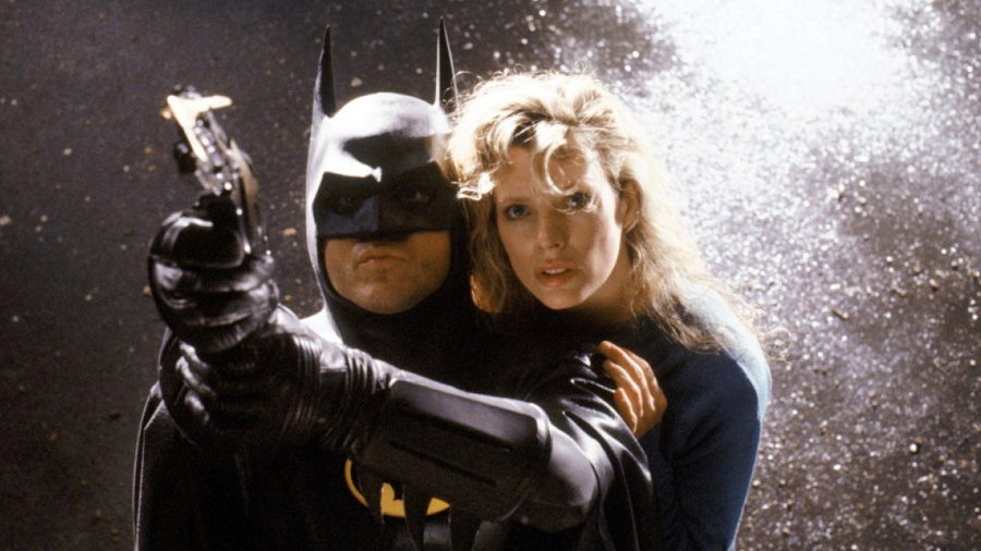 Michael Keaton jako Batman i Kim Basinger jako Vicki Vale w filmie "Batman" (1989)