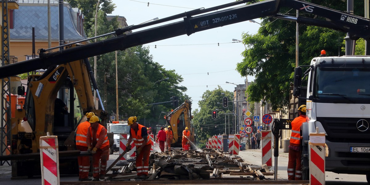 Na Gdańskiej pracownicy MPK pokazali jak remontować drogi w Łodzi