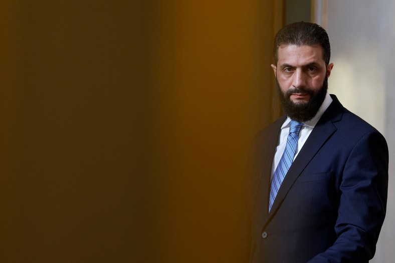 Pełniący obowiązki prezydenta Syrii Ahmed asz-Szar podczas oficjalnej wizyty u prezydenta Francji, Paryż, 7 maja 2025 r.