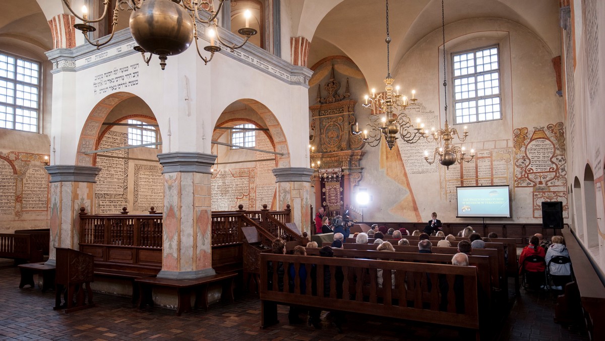 Kompleksowy remont przechodzi zabytkowa XVII-wieczna synagoga w Tykocinie, w której mieści się jeden z oddziałów Muzeum Podlaskiego. Obiekt będzie miał nowy dach, elewację, stolarkę i zabezpieczenia przed wilgocią.