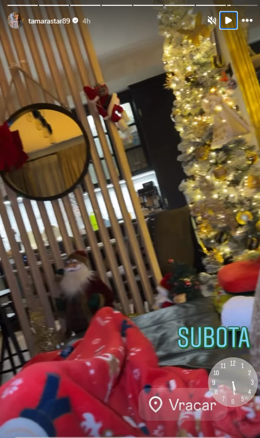 BOLE OČI, ZLATNIJE OD OVOG NE MOŽE! Tamara Đurić pokazala jelku kao iz bajke, a ćerkica pored pozira kao princeza: Celu kuću okitila, pa se pohvalila