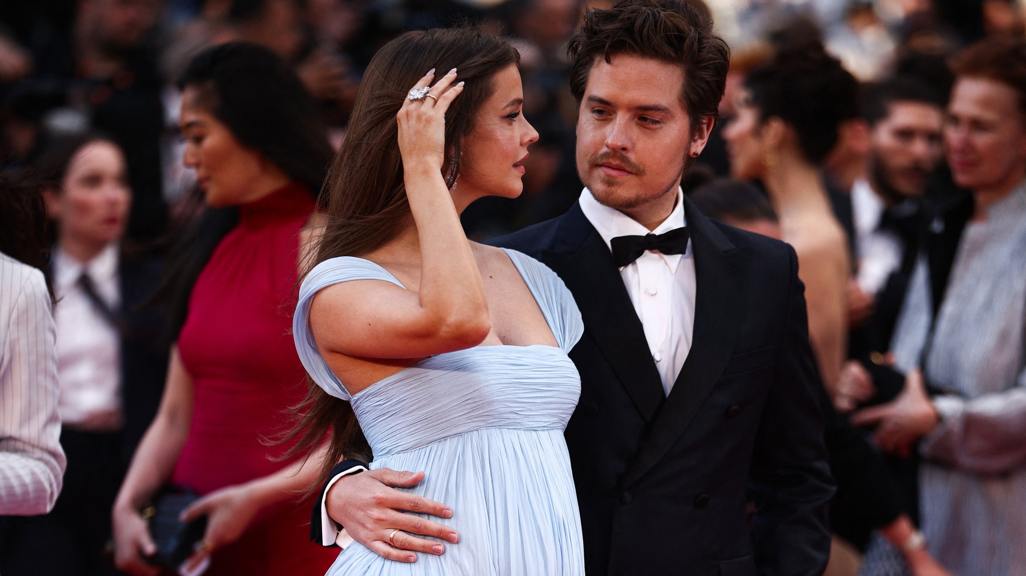 Modelka Barbara Palvin a herec Dylan Sprouse sa už čoskoro stanú rodičmi. Čakajú svoje prvé bábätko