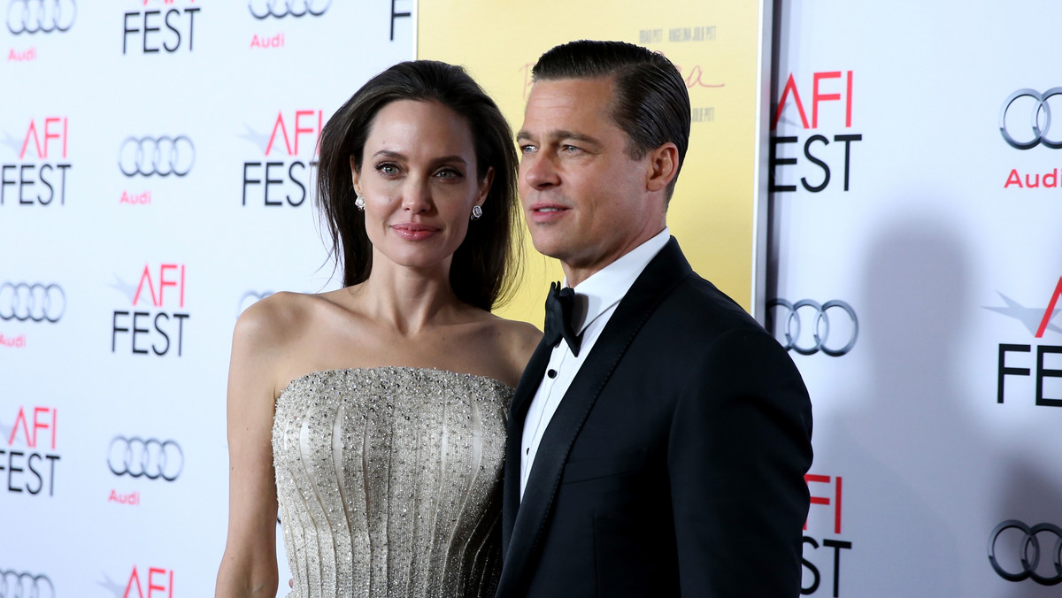 Angelina Jolie i Brad Pitt doszli do porozumienia i ustalili warunki rozwodu - dowiedział się dziennik "The Sun". Gwiazdorska para od ogłoszenia informacji o rozstaniu w 2016 roku żyła w konflikcie, ponieważ nie mogła znaleźć porozumienia w kwestii opieki nad dziećmi.