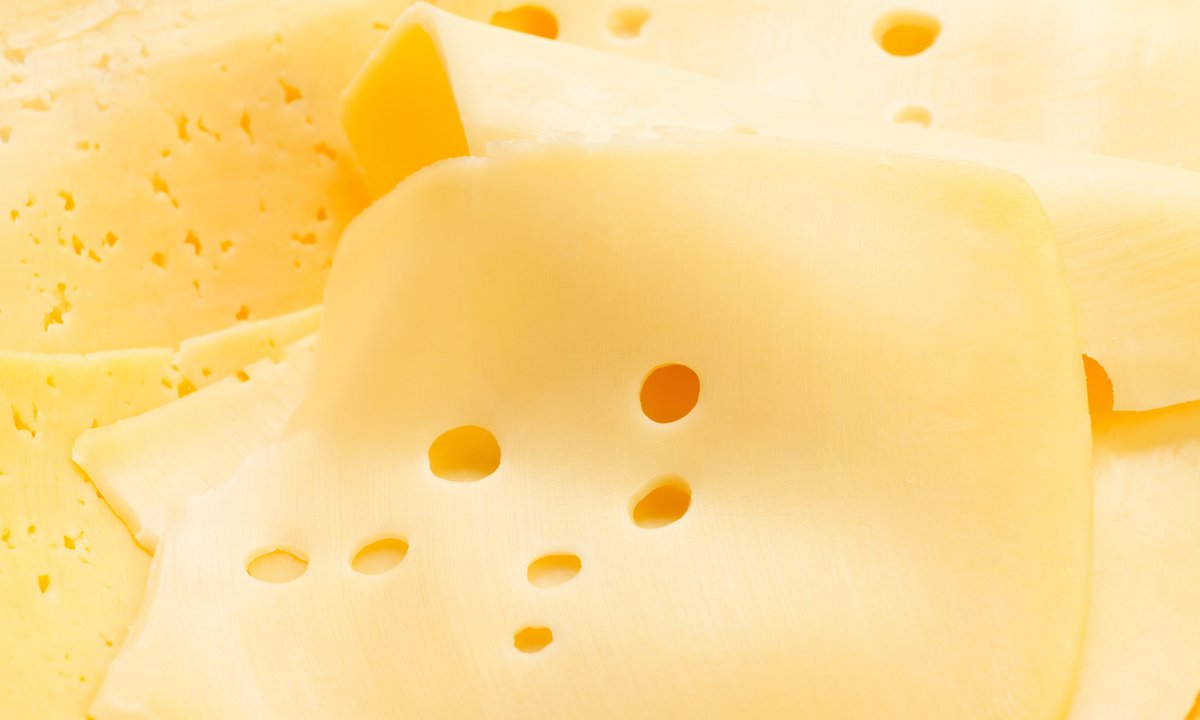 Jest bardzo smaczny, ale to bomba tłuszczu i soli. Nie kupuj tego sera