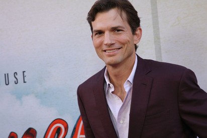 Ashton Kutcher átmenetileg megvakult és megsüketült egy ritka betegség miatt