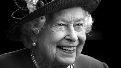 Kiakadtak a rajongók: meggyalázzák Erzsébet királynőt a Netflix sorozatában