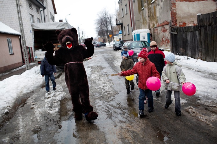 'Ścinanie śmierci', to plenerowe widowisko ludowe z okazji zakonczenia karnawalu i rozpoczecia Wielkiego Postu, Jedlińsk, okolice Radomia
