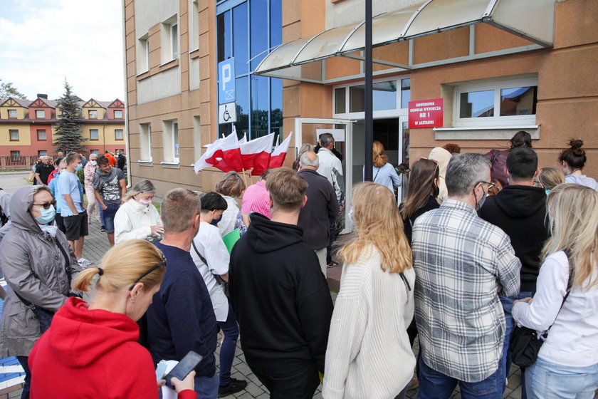 Druga tura wyborów prezydenckich. Kolejki do lokali wyborczych