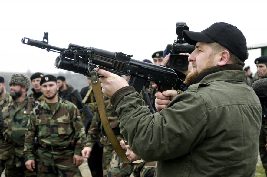 Ramzan Kadyrow przed członkami swojej armii, Tsentaroi, Rosja