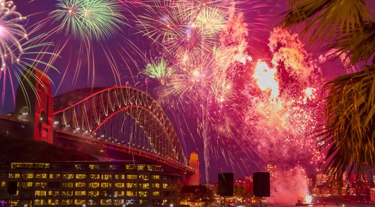 A giga bozóttüzek és a tiltakozások ellenére is megtartják az újévi tűzijátékot Sydneyben