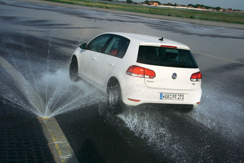 Potrzebne jak ciepła czapka: Test opon zimowych w rozmiarze 195/65 R 15 T/H