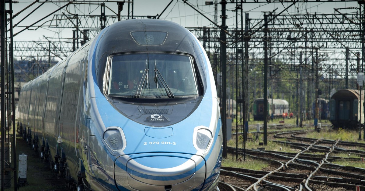 Pociąg zatrzymał się 50 metrów przed przeszkodą. Pasażerom zadrżały serca