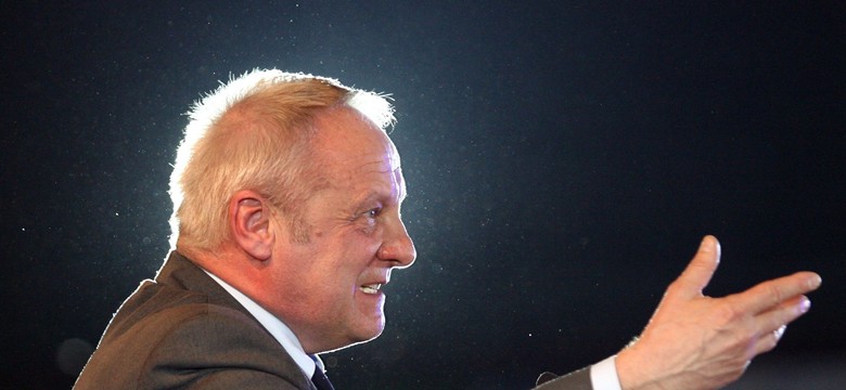 Niesiołowski zmiękł i przeprasza Holland