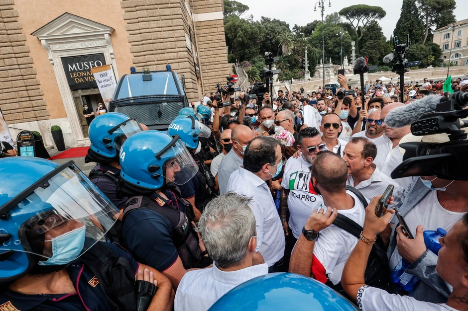 Protest protiv vakcina i mera protiv korona u Italiji