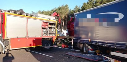 Tragiczny wypadek na autostradzie A2. Zderzyły się 3 ciężarówki, jedna osoba nie żyje