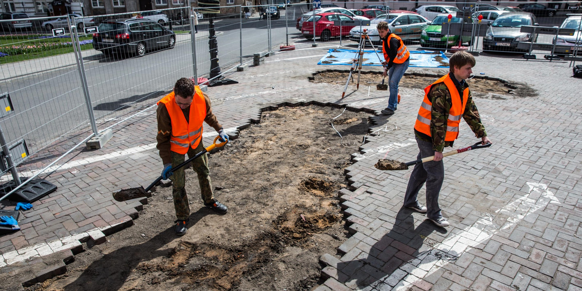 Trwają prace archeologiczne na placu Kolegiackim