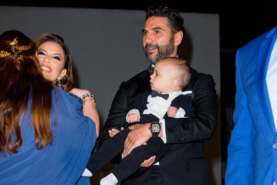 Eva Longoria z mężem i synem na gali