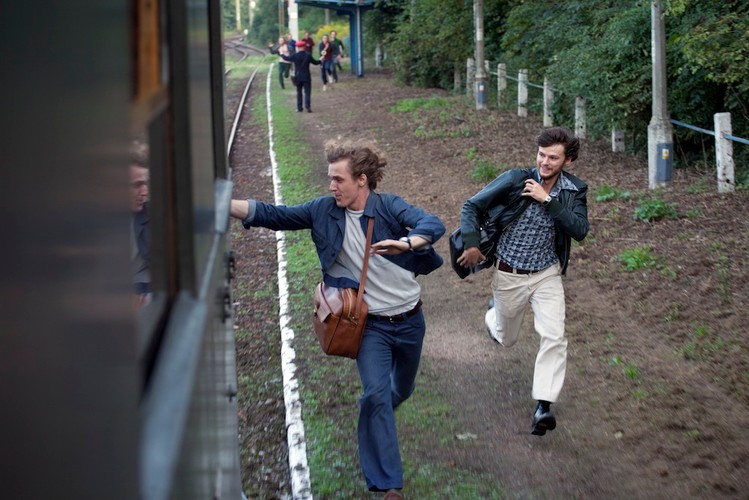 Mateusz Kościukiewicz i Filip Pławiak w filmie 'Bilet na Księżyc'