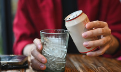 Jakie są skutki picia energetyków? Ekspertka przestrzega