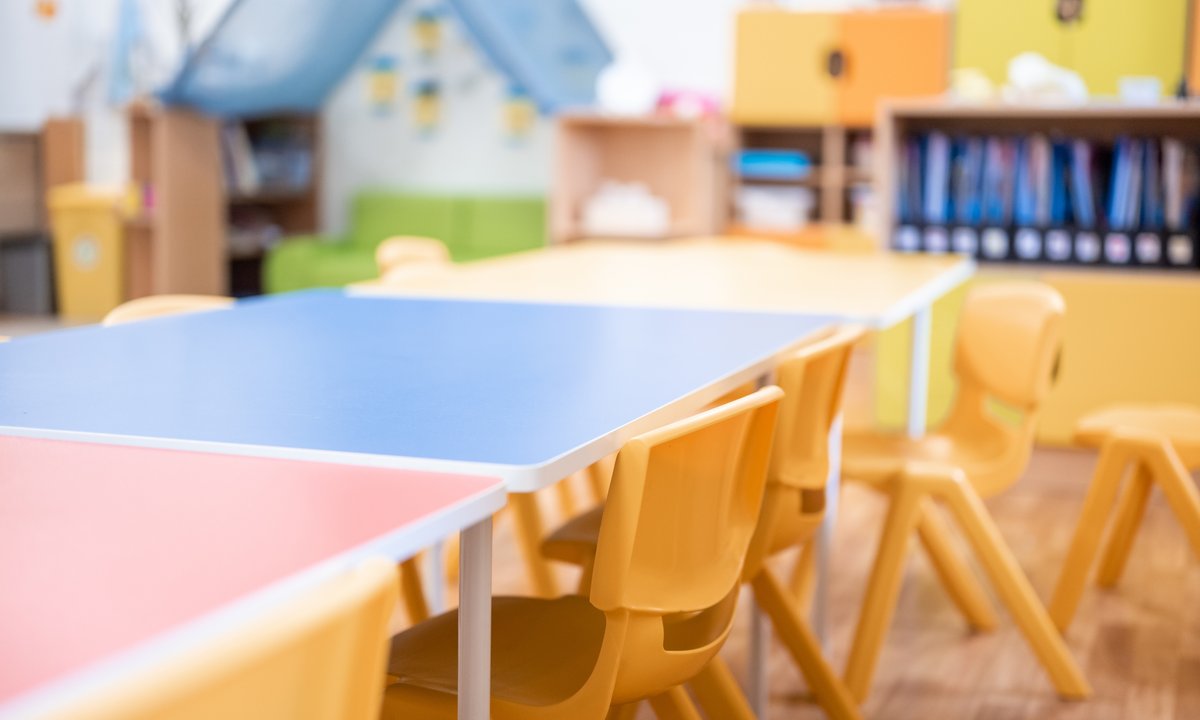 Skandal we włoskim przedszkolu. Nauczycielka przywiązała 4-letnią dziewczynkę do krzesła