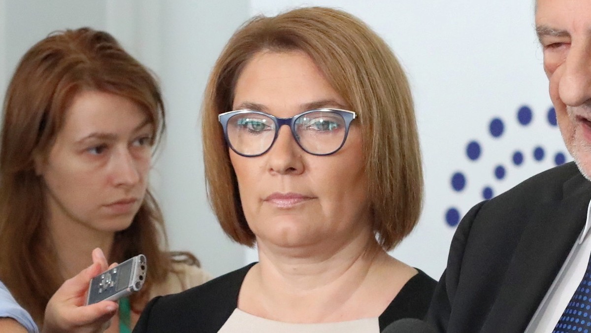 Beata Mazurek uważa, że Donald Tusk nie wystartuje w wyborach prezydenckich. Zdaniem rzeczniczki PiS świadczą o tym słowa samego Tuska i fakt, że "nie chce on przegrać z Andrzejem Dudą".