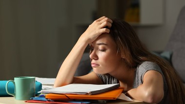 czy dzieci w szkołach mają za dużo materiału – edukacja pod presją pro