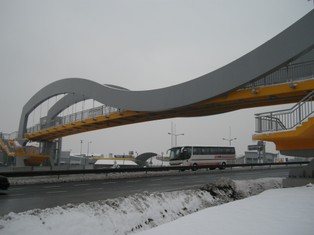 Innowacja nad drogą krajową. Nad zakopianką "popłynie" kładka