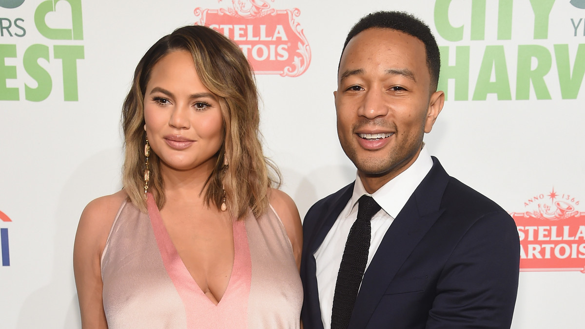 Chrissy Teigen i John Legend po raz drugi zostali rodzicami. 32-letnia modelka urodziła zdrowego chłopca. Tą radosną wiadomością podzieliła się na Twitterze. "Ktoś już tu jest..." - napisała.