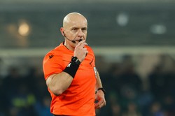 Szymon Marciniak jedną decyzją w końcówce meczu mógł się pogrążyć [WIDEO]