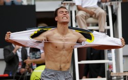 Jerzy Janowicz pokazał na korcie... gołą klatę. WIDEO