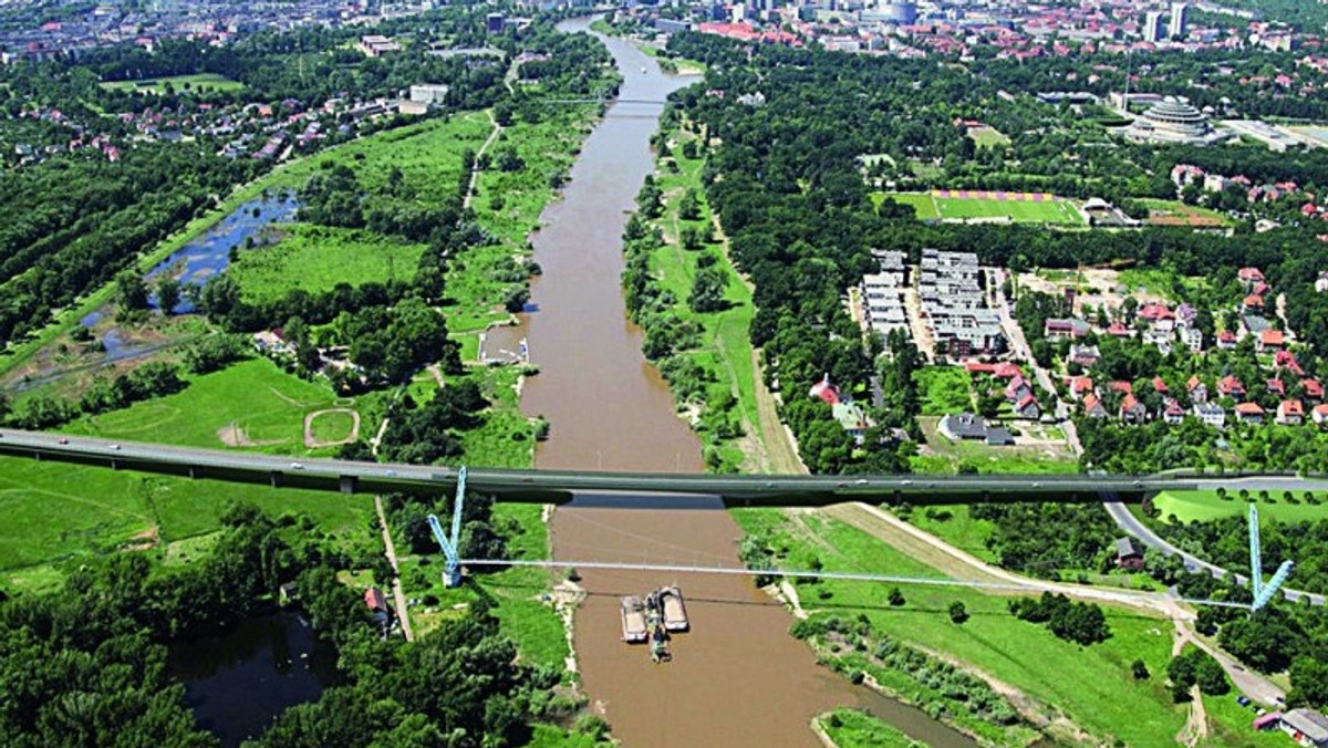 W przyszłym tygodniu spółka Wrocławskie Inwestycje ma ogłosić przetarg na budowę Alei Wielkiej Wyspy i mostu Wschodniego. Szacuje się, że kluczowa dla Wrocławia inwestycja drogowa będzie kosztować ok. 230 mln zł. W całości będzie finansowana z budżetu miasta.