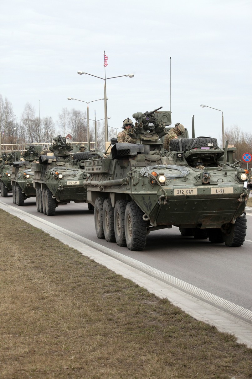 Amerykanie wracają do baz NATO w Bawarii po ćwiczeniach prowadzonych w Estonii i Polsce. Konwój "Dragoon Ride" przemierza Polskę, potem wjedzie do Czech. Miejsce amerykańskich żołnierzy wracających do Bawarii zajęli już pancerniacy z oddziałów 3. Dywizji Piechoty przysłani z Fortu Stewart w amerykańskim stanie Georgia. Żołnierze USA są już między innymi w Centrum Szkolenia Wojsk Lądowych w Drawsku Pomorskim.