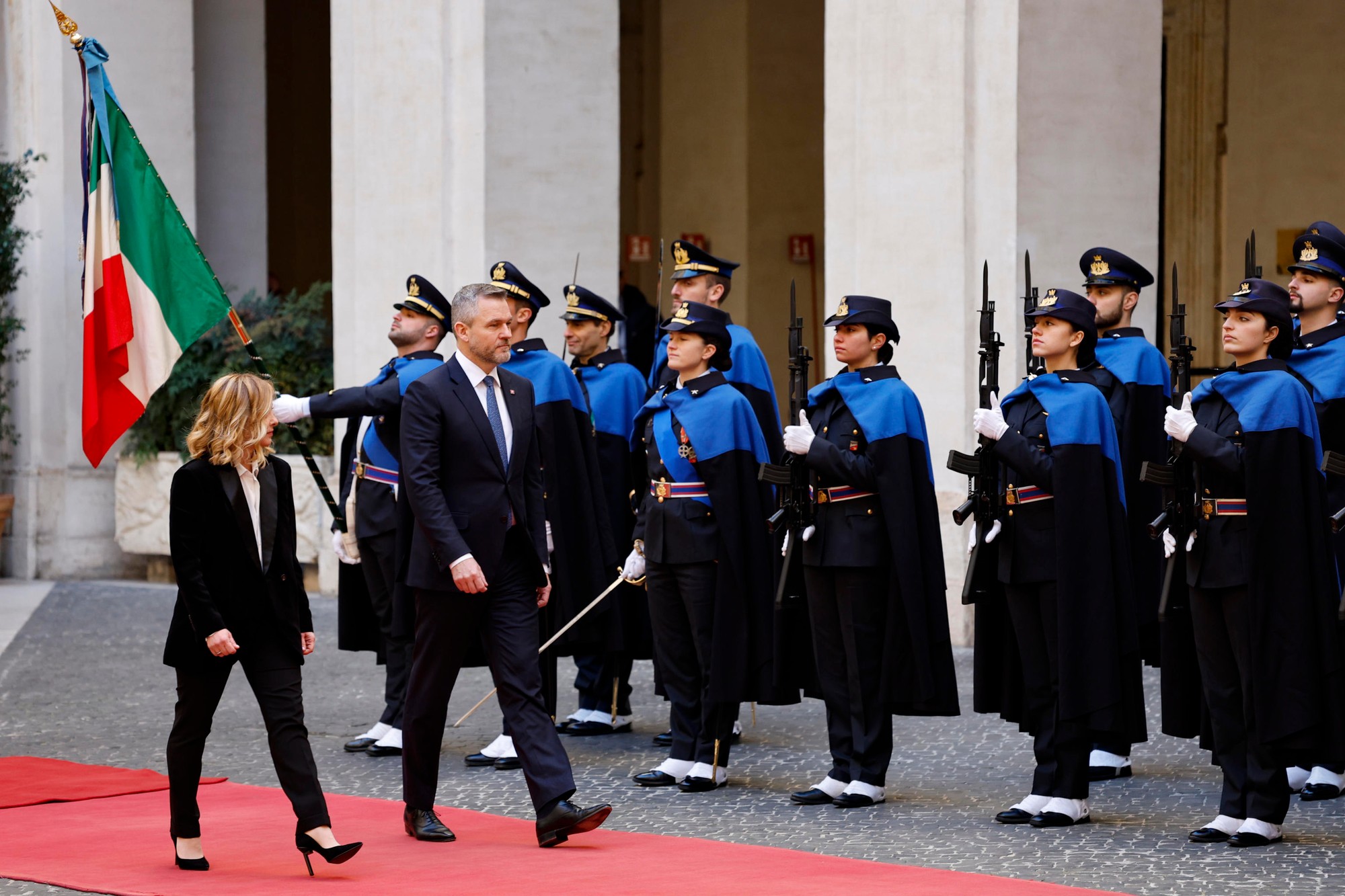 Talianska premiérka Giorgia Meloniová (vľavo) a prezident SR Peter Pellegrini.