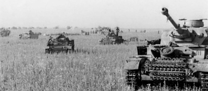 Bitwa pod Kurskiem stoczona między siłami niemieckimi a radzieckimi, latem 1943 r., została uznana za największą bitwę pancerną w historii. Każda ze stron rozmieściła tam prawie 3 tys. czołgów