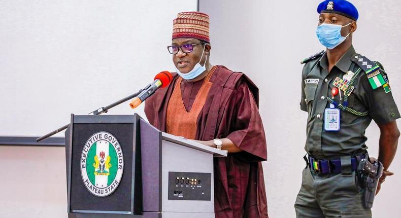 Governor Simon Lalong of Plateau, addressing stakeholders during a meeting to discuss the COVID-19 situation in the state, on Monday at Government House Jos. [Twitter/@sblalong]