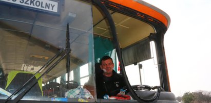 Kaczka staranowała gimbusa z dziećmi