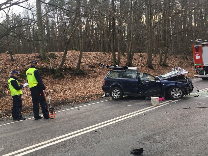 Tragiczny wypadek w Kościerzynie. Nie żyje niemowlę, sześć osób rannych