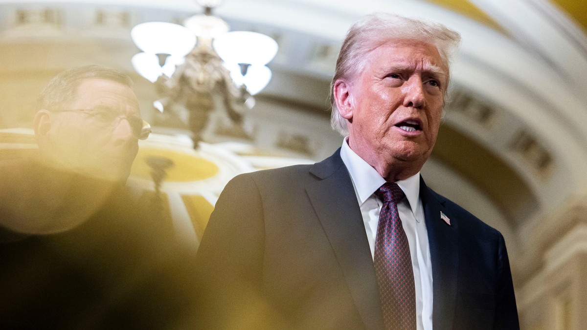 Inauguracja Donalda Trumpa przyciągnie skrajną prawicę z całego świata, w tym Giorgię Meloni i Nigela Farage'a [Źródło: Politico]