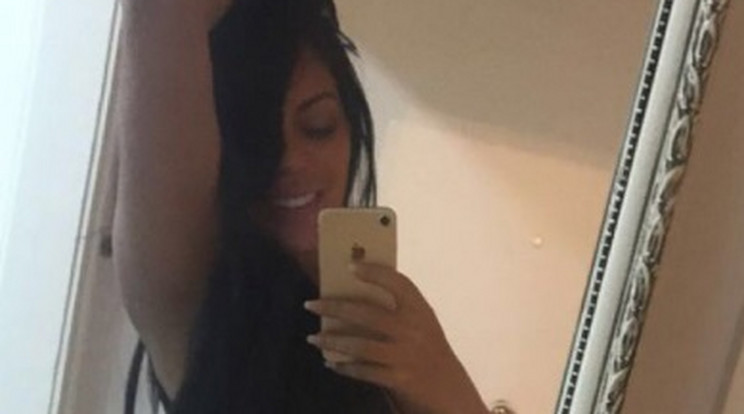 Miss BumBum könyörög azért. hogy Messi maradjon /Fotó: Instagram