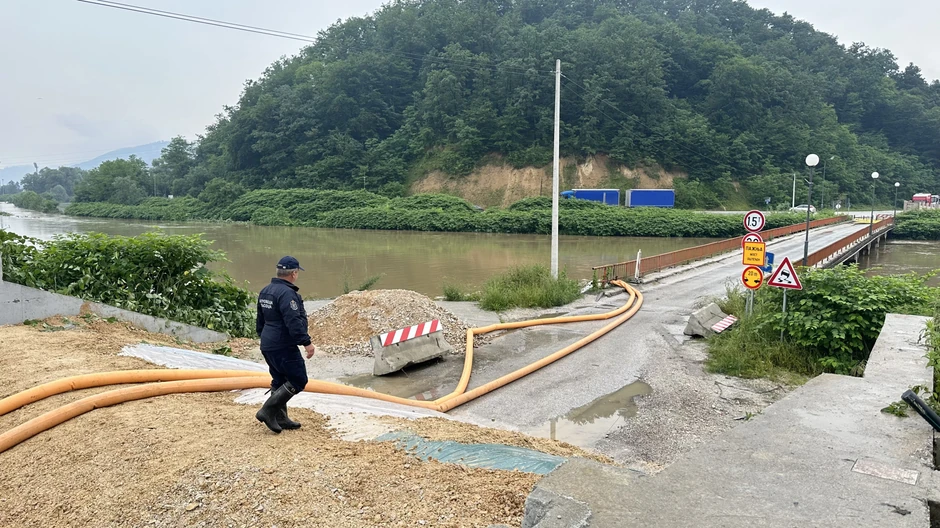 Vodena bujica u Dljinu uništila sve prilazne puteve