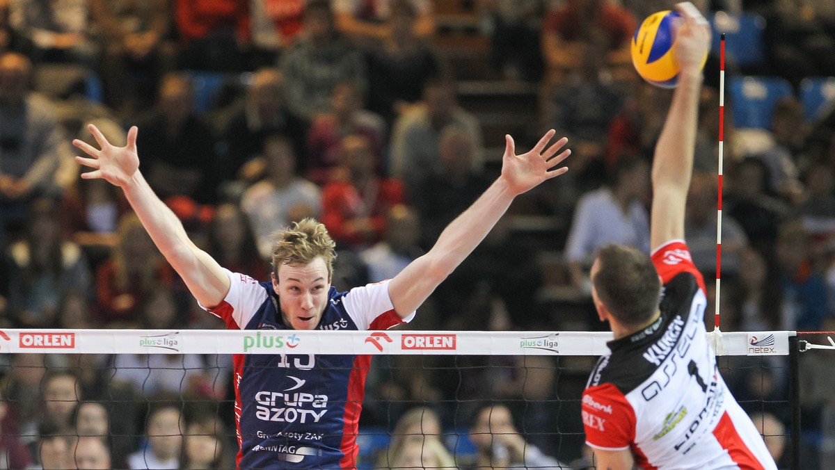 W czwartek ZAKSA Kędzierzyn-Koźle - Asseco Resovia Rzeszów ruszają do walki o mistrzostwo Polski w siatkówce mężczyzn. Obie drużyny mają jeden cel - zdobyć tytuł. Kędzierzynianie wypracowali przewagę własnej hali i podejdą do walki z pozycji lidera rozgrywek, rzeszowianie mają przewagę doświadczenia i będą atakować zza pleców rywala. Faworyt? W finale takie pojęcie nie istnieje. Pierwsza bitwa siatkarskiej wojny o mistrzostwo Polski w czwartek w Kędzierzynie-Koźlu (godzina 20:30).