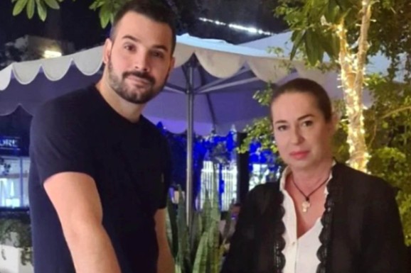 ROZE HALJINICA, ROZE CVEĆE I VELIKI BALON Majka Filipa Živojinovića raznežila SLIKOM UNUKE: Matea napunila mesec dana, a prizor raznežio sve